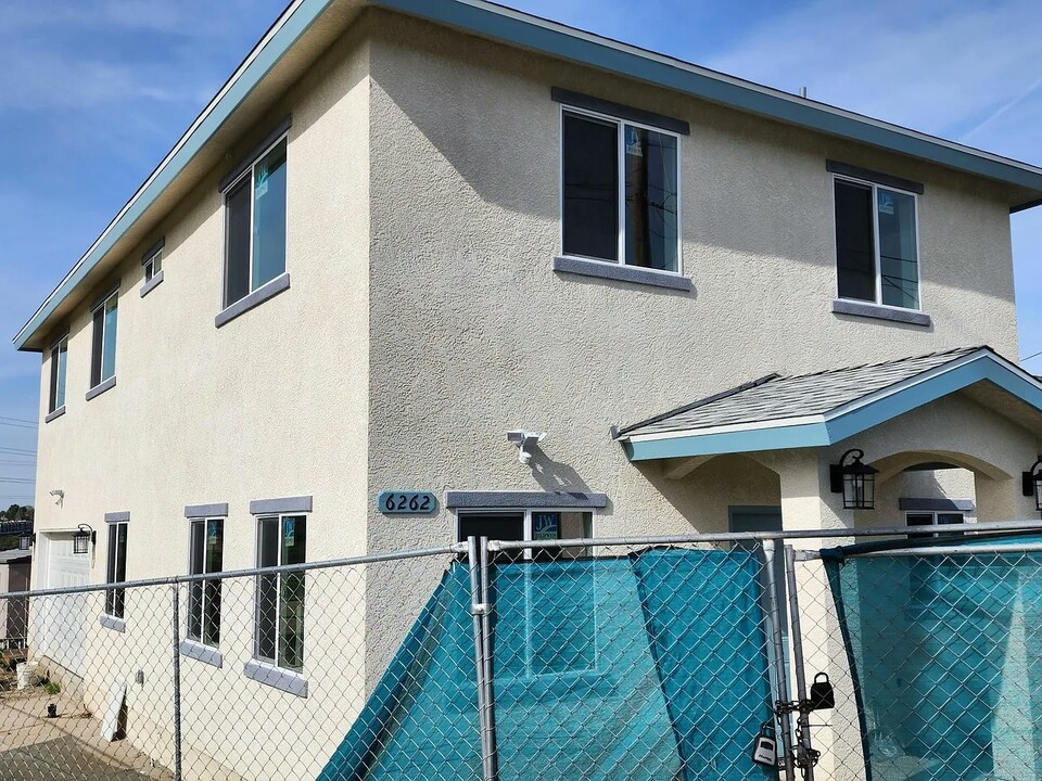 6262 Osler St in San Diego, CA - Building Photo