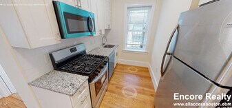 672 Washington St, Unit 3 in Brookline, MA - Building Photo