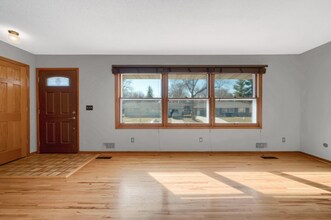 524 Benz Rd in New Brighton, MN - Building Photo - Building Photo
