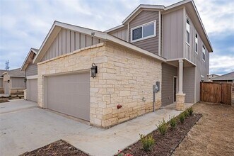 640 Wheatfield Dr in Venus, TX - Building Photo - Building Photo