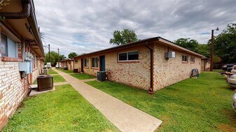206 Lynn Dr in Bryan, TX - Building Photo