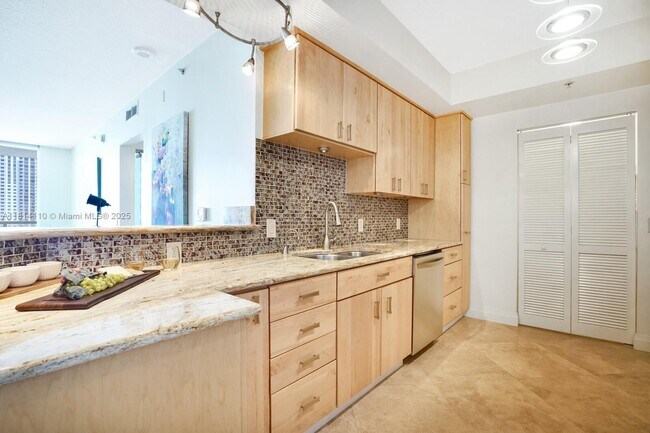 350 SE 2nd St in Fort Lauderdale, FL - Building Photo - Building Photo
