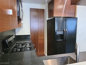 2528 Sierra Bello Ave in Las Vegas, NV - Building Photo - Building Photo
