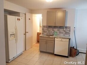 270 Radio Ave in Miller Place, NY - Foto de edificio - Building Photo