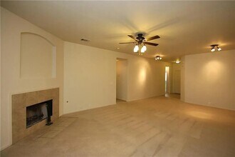 125 Camelia Pkwy in Kyle, TX - Building Photo - Building Photo