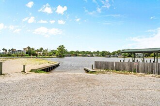 62 Meigs Dr in Shalimar, FL - Foto de edificio - Building Photo