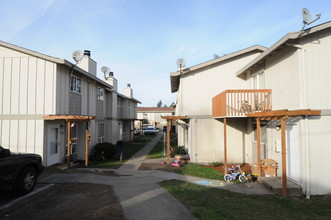 North Country Apartments in Shoreline, WA - Building Photo - Building Photo