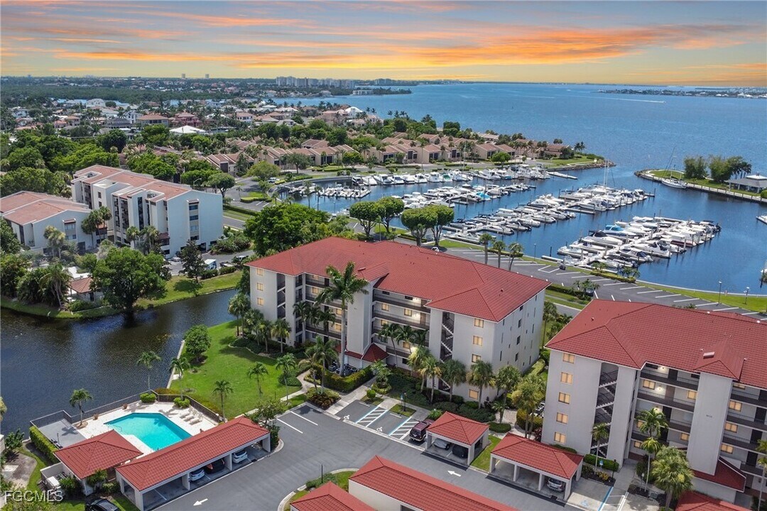 9435 Harbor Ln in Ft. Myers, FL - Building Photo