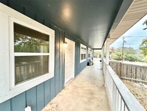 1302 S Quinlan Park Rd in Austin, TX - Building Photo - Building Photo