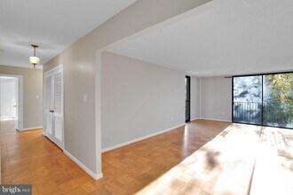 2100 Washington Ave in Silver Spring, MD - Building Photo - Building Photo