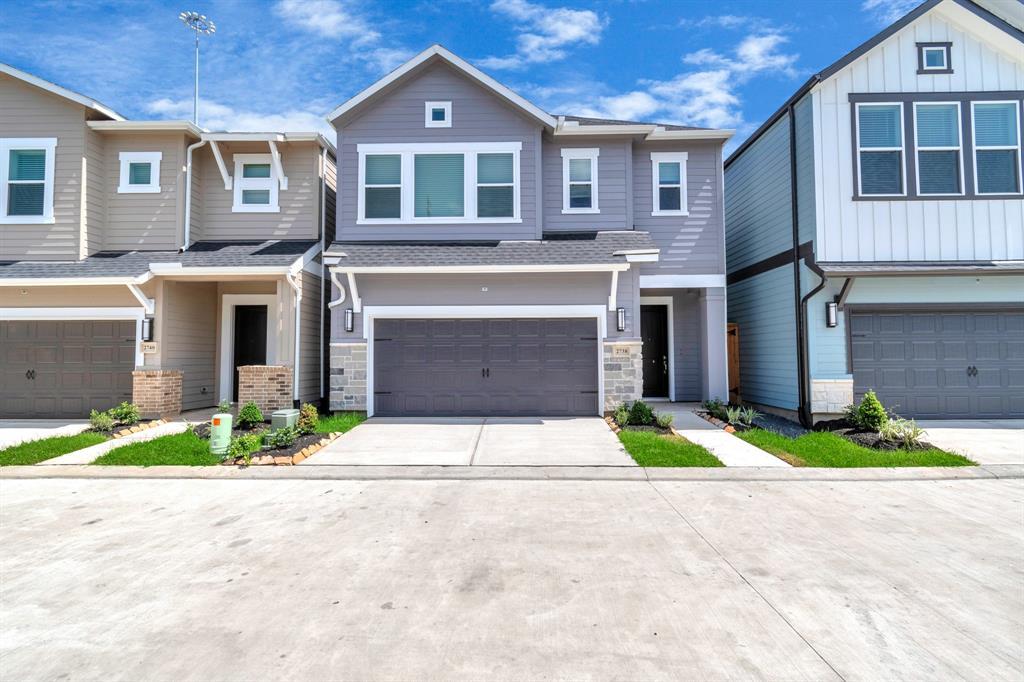 2721 Brown Lk St in Houston, TX - Building Photo