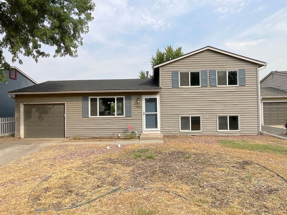 4058 N Colony Hills Cir in Colorado Springs, CO - Foto de edificio