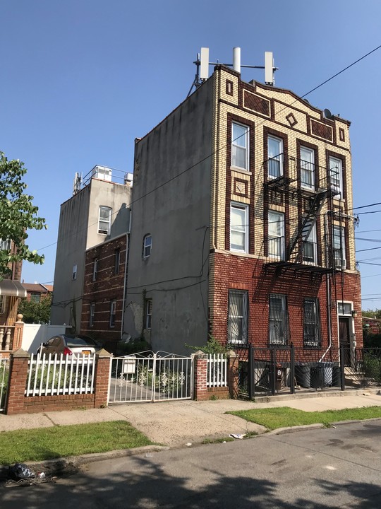 565 Christopher Ave in Brooklyn, NY - Building Photo