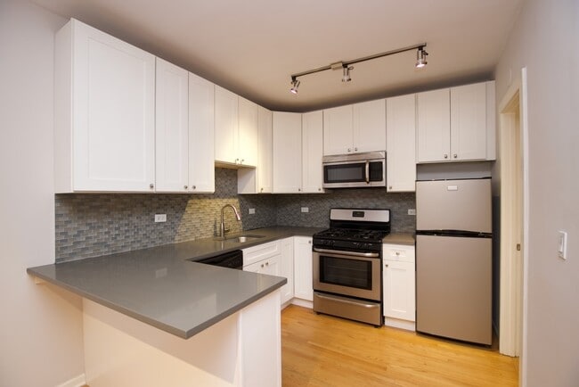 2837 W Palmer in Chicago, IL - Building Photo - Building Photo