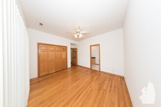 2741 N Southport Ave, Unit 2741 1 N in Chicago, IL - Building Photo - Building Photo