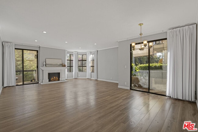 8642 Gregory Wy in Los Angeles, CA - Building Photo - Building Photo