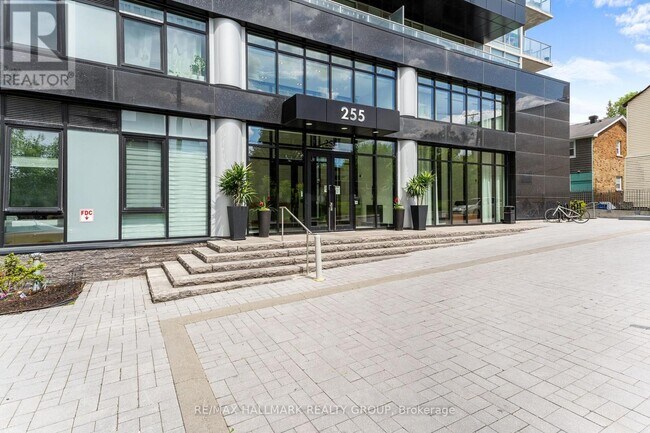 255-255 Bay St in Ottawa, ON - Building Photo - Building Photo