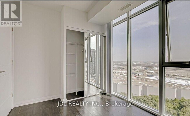 7895 Jane St in Vaughan, ON - Building Photo - Building Photo