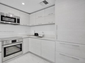 1300 S Miami Ave in Miami, FL - Foto de edificio - Building Photo