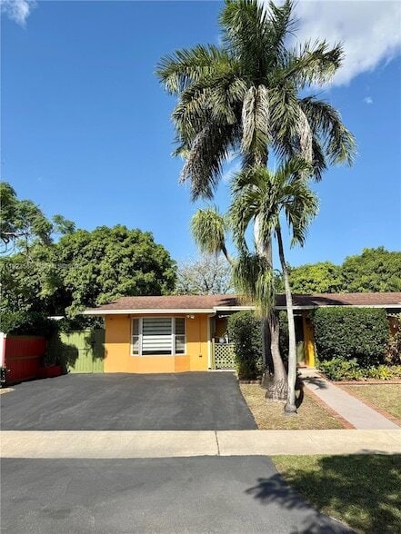 9745 SW 161st St, Unit 1 in Miami, FL - Building Photo - Building Photo