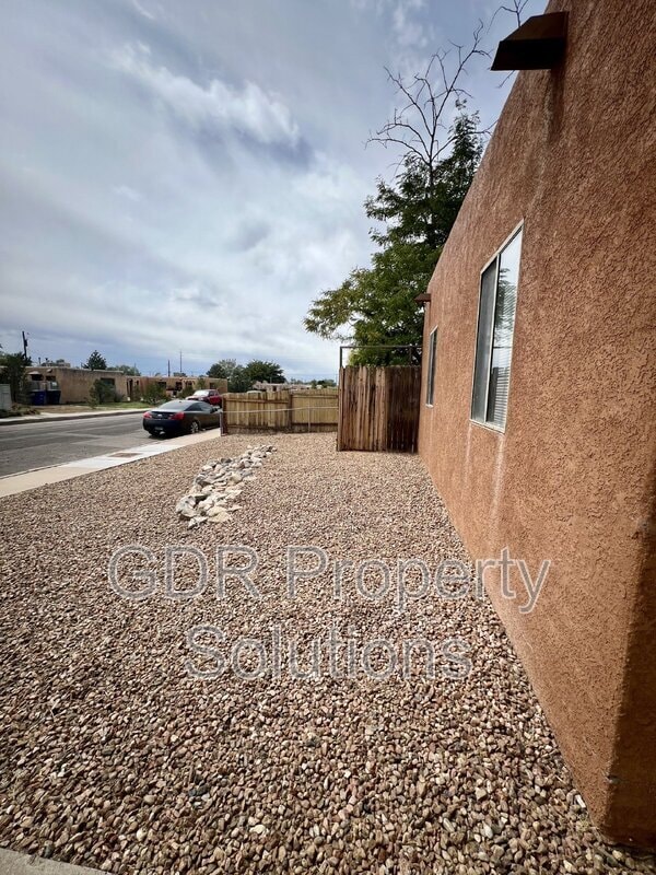 3529 Ross Ave SE in Albuquerque, NM - Building Photo - Building Photo