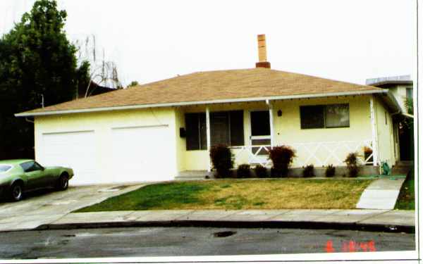 2614-2616 Renton Way in Castro Valley, CA - Building Photo - Building Photo