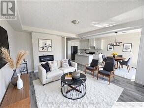 84 Kenneth Rogers Cres in East Gwillimbury, ON - Building Photo - Building Photo