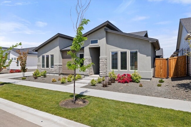 8432 W Meltwater Ln in Eagle, ID - Building Photo - Building Photo