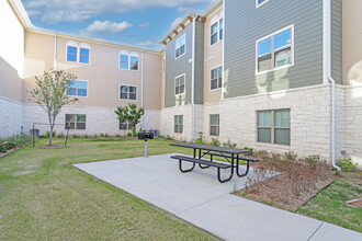 Avanti Legacy Violet Parc- SENIOR LIVING in McAllen, TX - Building Photo - Building Photo