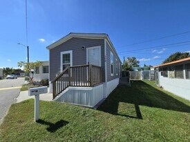 3301 58th Ave N in St. Petersburg, FL - Building Photo