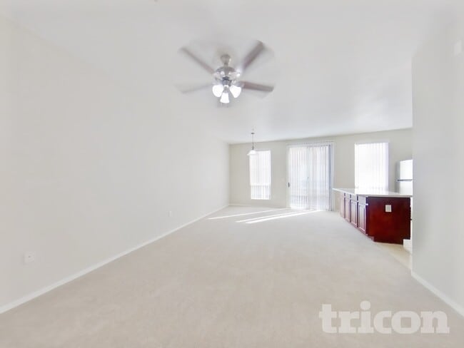 18250 N Cave Creek Rd in Phoenix, AZ - Building Photo - Building Photo