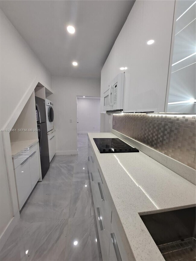 665 83rd St in Miami Beach, FL - Building Photo - Building Photo