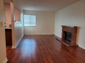 387 61st St in San Diego, CA - Foto de edificio - Building Photo