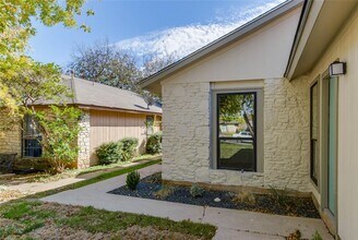 913 Chisholm Cove in Round Rock, TX - Building Photo - Building Photo