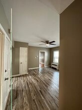 192 State St, Unit 2 in Bristol, RI - Foto de edificio - Building Photo