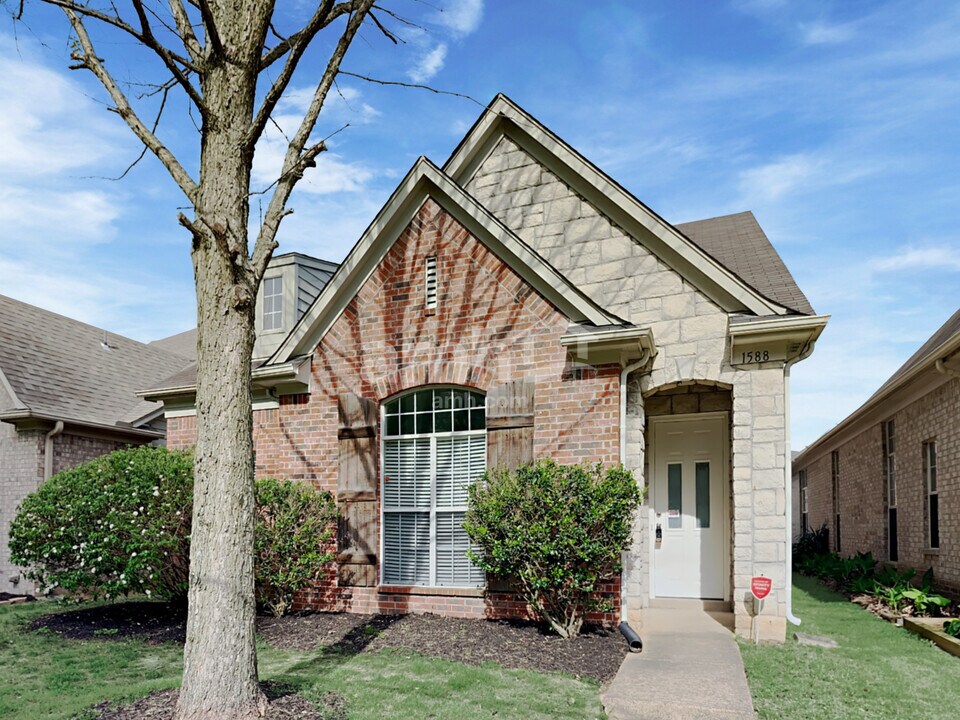 1588 Wynne Rd in Cordova, TN - Building Photo
