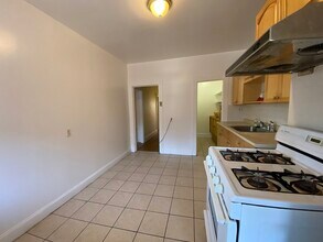 884 Huntington Ave, Unit 1 in Boston, MA - Building Photo - Building Photo