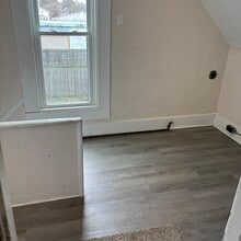 953 W 17th St, Unit Up Stairs B in Erie, PA - Building Photo - Building Photo