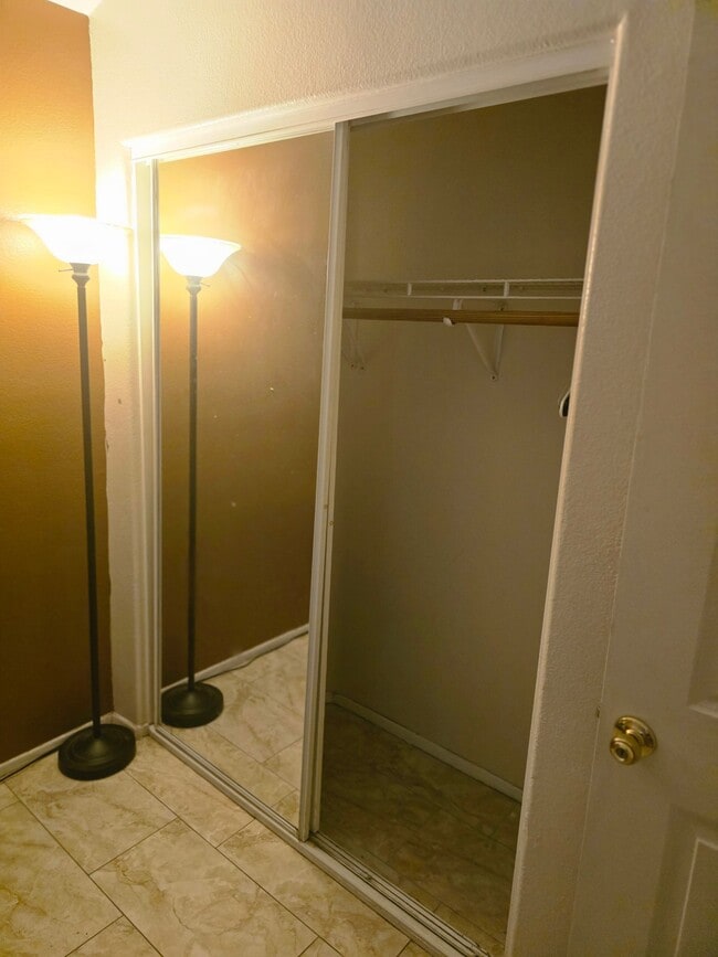 1116 W 56th St in San Bernardino, CA - Foto de edificio - Building Photo