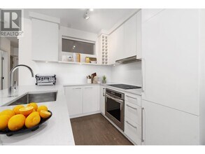 668-2668 Columbia St in New Westminster, BC - Building Photo - Building Photo