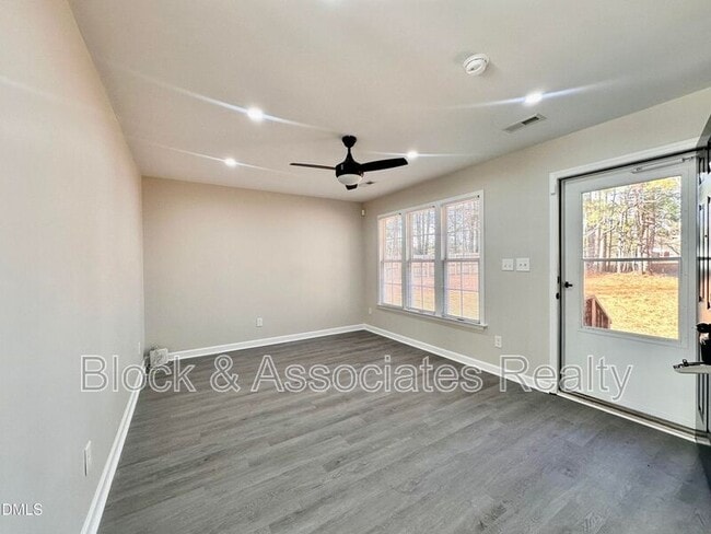 420 Tippett Rd in Zebulon, NC - Building Photo - Building Photo