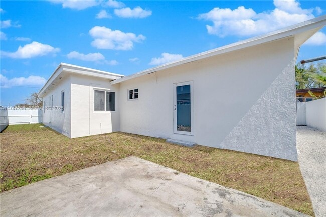10272 SW 178th St in Miami, FL - Building Photo - Building Photo