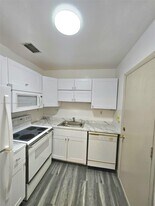 3020 NE 16th Ave in Oakland Park, FL - Building Photo