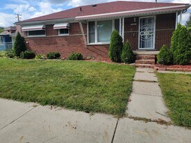 18125 Maine St in Detroit, MI - Building Photo