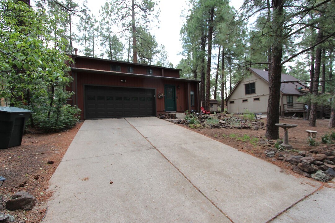 1137 W Shullenbarger Dr in Flagstaff, AZ - Building Photo