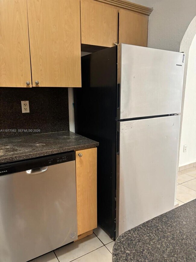 940 NE 170th St in North Miami Beach, FL - Building Photo - Building Photo