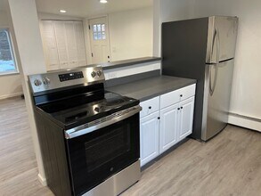 27157 Woodward Ave, Unit Rear Apartment in Berkley, MI - Foto de edificio - Building Photo