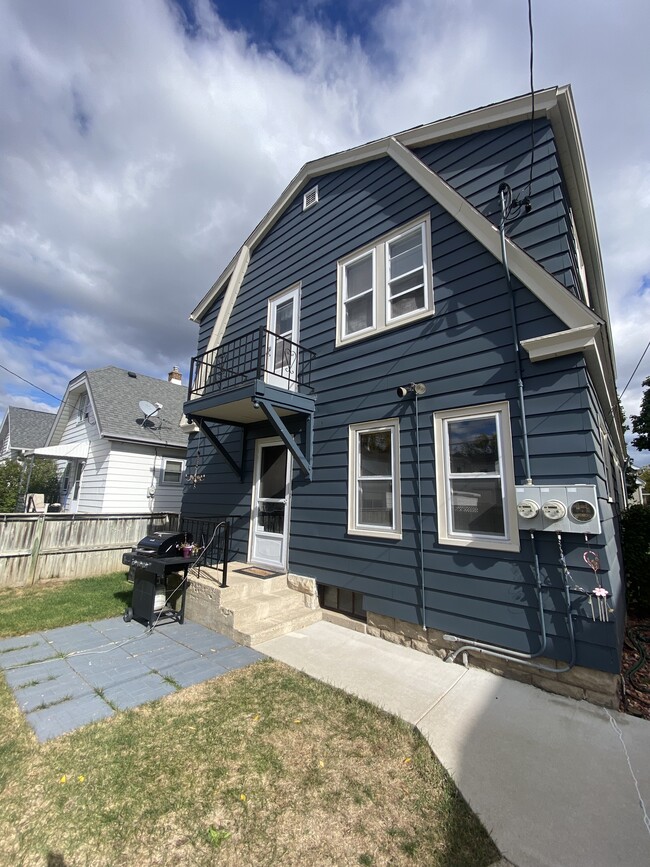 337 N 70th St in Wauwatosa, WI - Building Photo - Building Photo