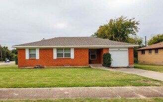 8730 Gladwood Ln in Dallas, TX - Building Photo