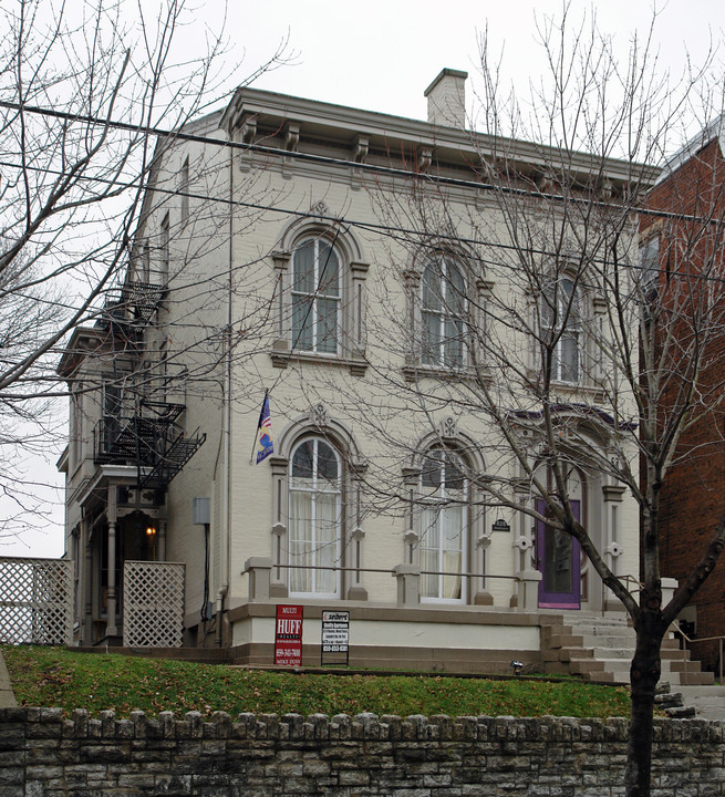 828 Washington Ave in Newport, KY - Building Photo